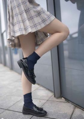 一边吻一边摸进内裤里网站